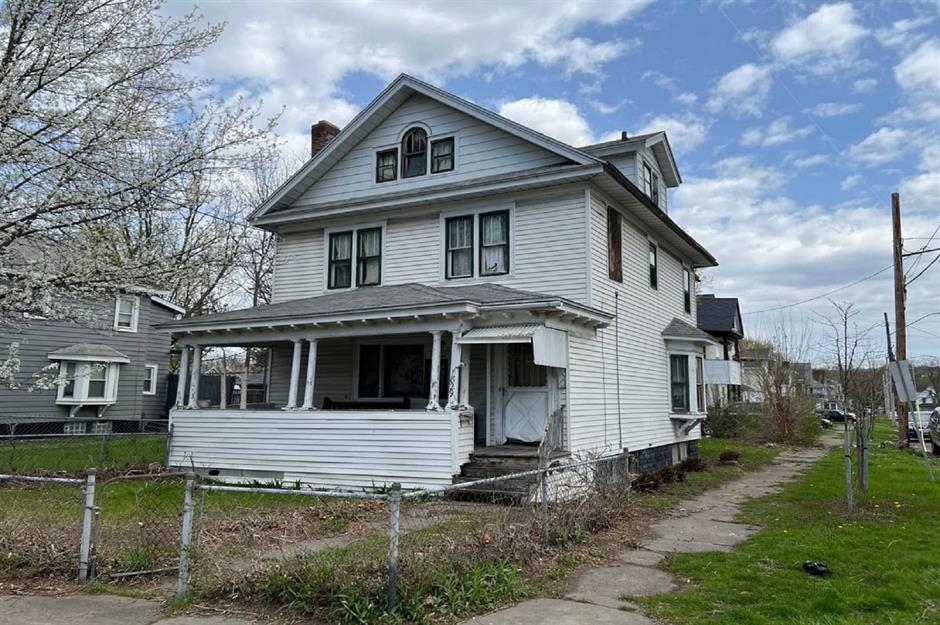 a978098b-17c3-4060-bbb9-8c392c539a9a-abandoned-american-homes-for-sale-timber-house-new-york
